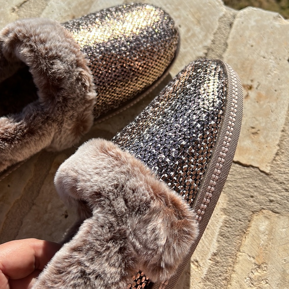 NEW Skechers Women’s Cozy Campfire Dream Glam Slippers Rose Gold, Size 1… - Picture 6 of 12